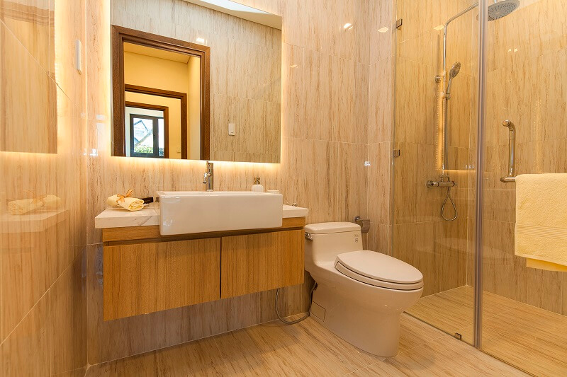 can-ho-the-goldenstar-phong-tam