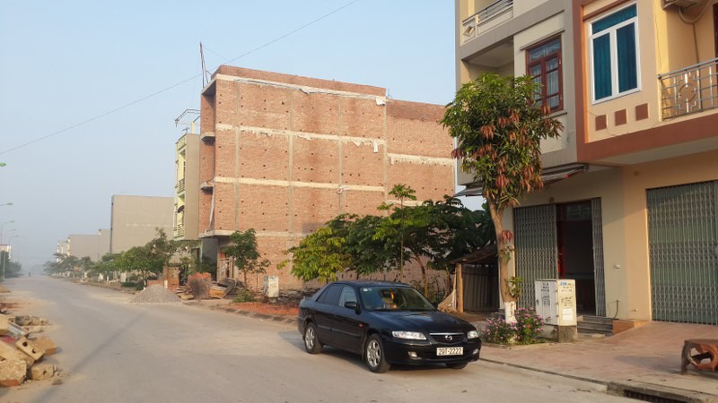 2 Bán 81 m2 đất sổ đỏ ,mặt đường Ngô Quyền ngay sau lưng trung tâm văn hóa thể thao thành phố