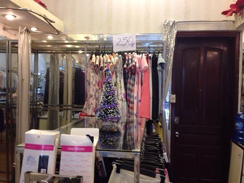 sang nhuong cua hang thoi trang 60 mai hac de hai ba trungha noi