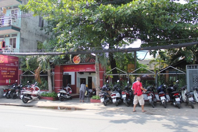 sang quan cafe san vuon