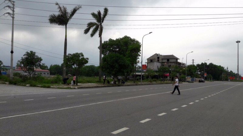 ban dat tai cua lo 45tr m2 hai duong 30m di thang ra bai bien canh ubnd truong cap 3