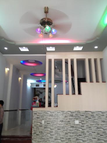 ban-nha-nga-tu-duong-moi-di-an