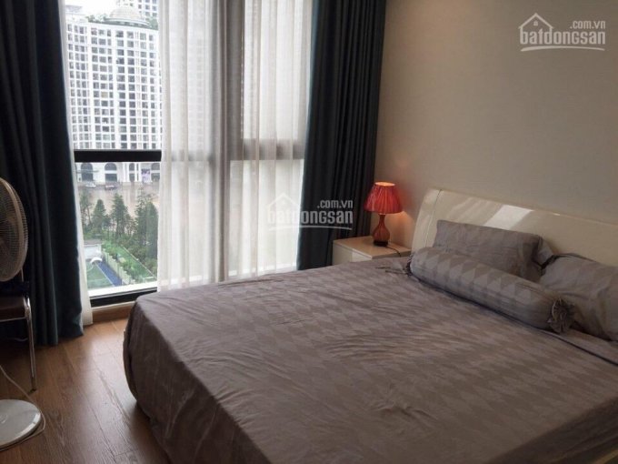 ban can ho chinh chu tai r6 royal city view quang truong lh 0944389723