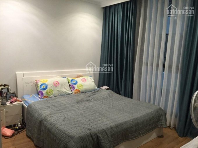 ban can ho chinh chu tai r6 royal city view quang truong lh 0944389723