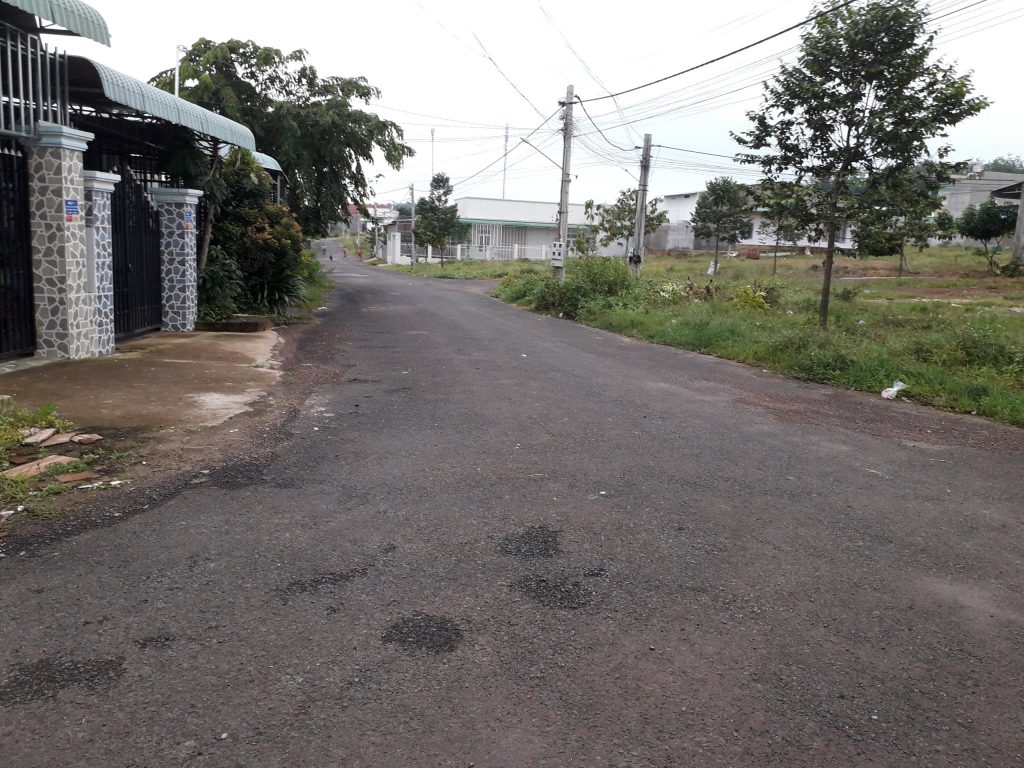 Dat vong xoay suoi cam gia 690 trieu