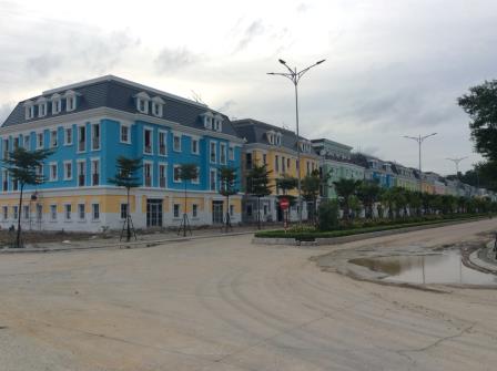 2 can boutique shophouse mat duong 32m cuoi cung d a sun ha long300m2x4tco be boi vo cucck 1 ty