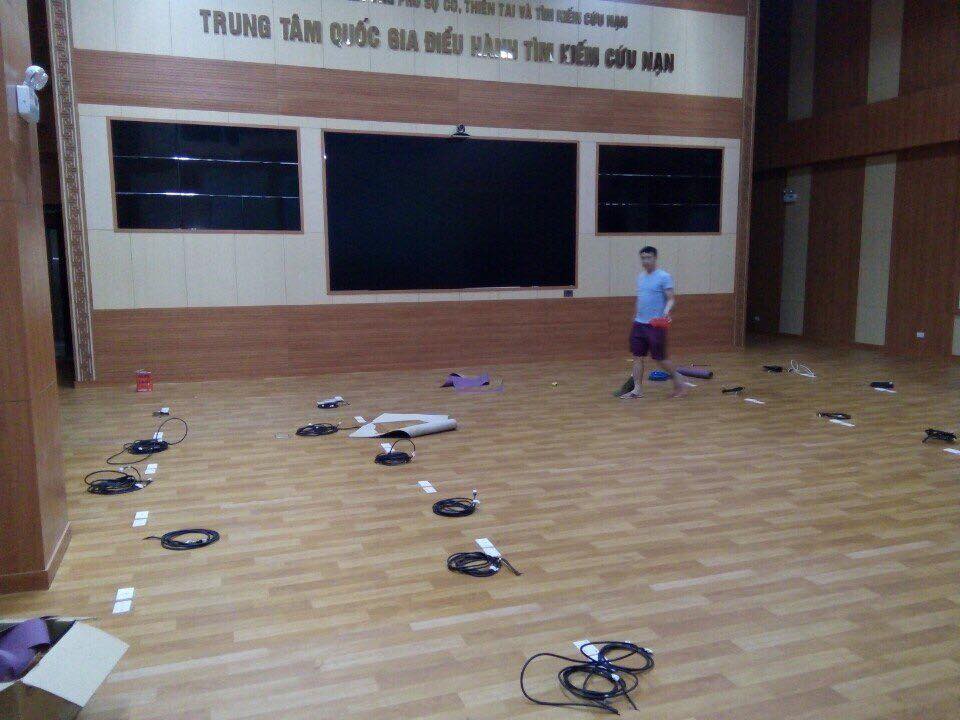 san nhua van go phong khach chong tron 098 405 0011