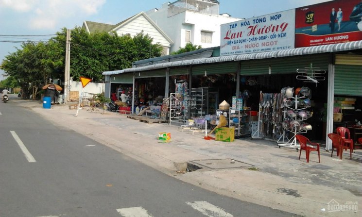 ia dinh muon ban 2 manh dat nen truc duong lon nga tu ql13