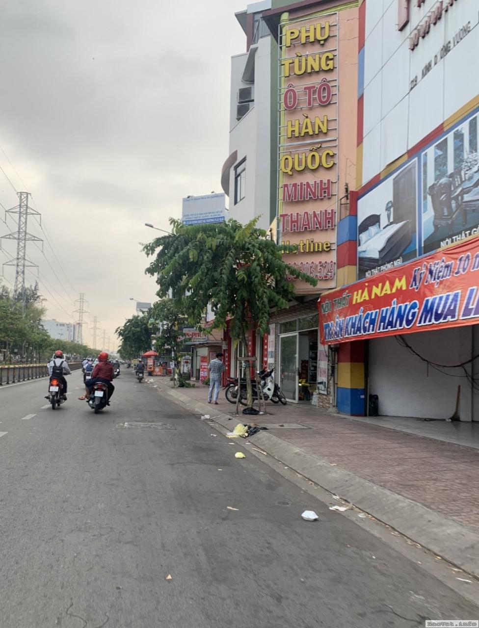 ban nha mt kinh duong vuong dt 20x30 dat 551m2 gia 70 ty lh0937245023