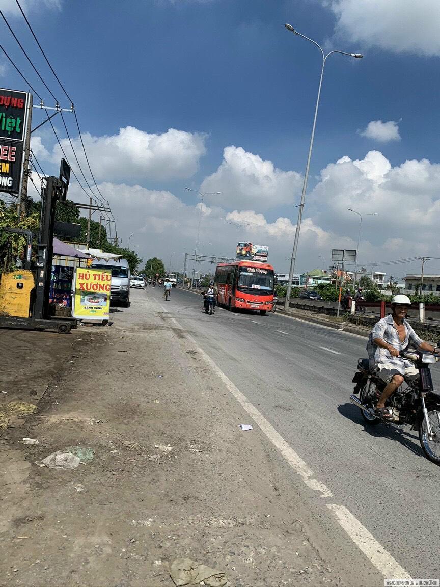 ban nhanh 677m2 dat mat tien ql1a ngay cau binh phuoc chi 144 ty lh0906622428